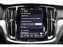Volvo V60 T6 Plug-in hybrid AWD Plus Dark | Trekhaak | 360 graden camera | Verwarmbare voorstoelen en achterbank | Premium audio by Harman Kardon | Apple carplay/Android auto