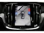 Volvo V60 T6 Plug-in hybrid AWD Plus Dark | Trekhaak | 360 graden camera | Verwarmbare voorstoelen en achterbank | Premium audio by Harman Kardon | Apple carplay/Android auto