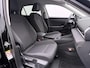 Volkswagen T-Roc 1.5 eTsi Life First Edition | Camera | Zwenkbare trekhaak | ACC | Stoelverwarming |