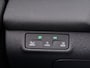 Volkswagen T-Roc 1.5 eTsi Life First Edition | Camera | Zwenkbare trekhaak | ACC | Stoelverwarming |