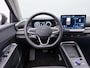 Volkswagen T-Roc 1.5 eTsi Life First Edition | Camera | Zwenkbare trekhaak | ACC | Stoelverwarming |