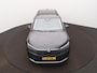 Volkswagen T-Roc 1.5 eTsi Life First Edition | Camera | Zwenkbare trekhaak | ACC | Stoelverwarming |
