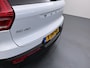 Volvo XC40 1.5 T4 Recharge R-Design / Trekhaak / Navigatie / 360 Camera / Stuur -en Stoelverwarmd / Parkeersensoren / Keyless / Elektr. koffer / 19'' LMV