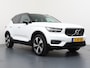 Volvo XC40 1.5 T4 Recharge R-Design / Trekhaak / Navigatie / 360 Camera / Stuur -en Stoelverwarmd / Parkeersensoren / Keyless / Elektr. koffer / 19'' LMV