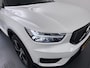 Volvo XC40 1.5 T4 Recharge R-Design / Trekhaak / Navigatie / 360 Camera / Stuur -en Stoelverwarmd / Parkeersensoren / Keyless / Elektr. koffer / 19'' LMV