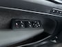 Volvo XC40 1.5 T4 Recharge R-Design / Trekhaak / Navigatie / 360 Camera / Stuur -en Stoelverwarmd / Parkeersensoren / Keyless / Elektr. koffer / 19'' LMV