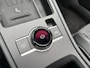 Volkswagen T-Roc 1.5 eTsi R-Line First Edition | WORDT VERWACHT | PANORAMADAK | ACHTERUITRIJCAMERA | SFEERVERLICHTING | ELEKTRISCHE KOFFERKLEP | IQ LIGHTS | STOELVERWARMING | STUURWIELVERWARMING | CLIMATE CONTROL | ADAPTIVE CRUISE CONTROL |