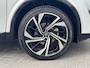 Nissan Qashqai 1.3 MHEV Xtronic Tekna Plus / Dealer onderhouden / Fabrieksgarantie tot 10-2028 / 1.800 kg trekgewicht / HUD / BOSE audio / Panorama dak / Stuur- & stoelverwarming / Massage stoelen / Elektrische stoelen & klep / Apple Carplay Android / 20" LM wielen & All Season banden /