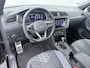 Volkswagen Tiguan 1.4 TSI eHybrid R-Line | Pano Dak | Trekhaak | Camera | Side Assist | ACC | Black Style | Stuur-/Stoelverwarming | Elek. Achterklep | Matrix LED | 19'' |