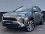 Toyota Yaris Cross 1.5 Hybrid 115 First Edition Stoel- & stuurwiel verwarming, parkeersensoren v&a, navigatie Apple CarPlay/Android Auto, achteruitrij camera