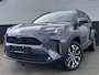 Toyota Yaris Cross 1.5 Hybrid 115 First Edition parkeersensoren Voor- & Achter, achteruitrij camera, stuurwiel verwarming, stoel verwarming, Navigatie Apple CarPlay/Android Auto