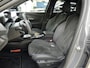 Peugeot e-2008 GT | Active Safety Brake met camera en radar (automatisch noodremsysteem) met Distance Alert (waarschuwing dreigende aanrijding) | Advanced Active Safety Brake met camera en radar | Climate Control