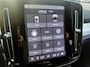 Volvo XC40 2.0 B4 Plus Dark | Trekhaak | TGW 2000 KG | Harman Kardon Audio | Winterwielenset €995 | Achteruitrijcamera | Parkeersensoren | Keyless Entry | Elektrische Achterklep | Elektrisch Verstelbare Voorstoelen | Stoelverwarming | Google Navigatie | Apple Carplay | Android Auto