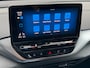 Volkswagen ID.4 Pro 77 kWh 204pk Parkeersensoren vóór en achter | Trekhaak | Stuurwiel verwarmd