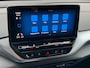 Volkswagen ID.4 Pro 77 kWh 204pk Parkeersensoren vóór en achter | Trekhaak | Stuurwiel verwarmd