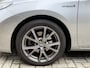 Toyota Auris Touring Sports 1.8 Hybrid | Panoramadak | Camera | Half leder | Stoelverwarming | Navigatie | Cruise control | Climate control | 17 inch velgen | Keyless | Elektrische ramen | Volledig onderhouden | Origineel Nederlandse auto met NAP