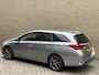 Toyota Auris Touring Sports 1.8 Hybrid | Panoramadak | Camera | Half leder | Stoelverwarming | Navigatie | Cruise control | Climate control | 17 inch velgen | Keyless | Elektrische ramen | Volledig onderhouden | Origineel Nederlandse auto met NAP