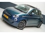 Fiat 500e La Prima 42 kWh | SoH 90,6% | Schuif/kanteldak | Carplay | Adaptive cruise | Parkeersensoren | Pack winter | Lm velgen