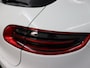 Porsche Macan 2.0 Apple carplay/android auto, Achteruitrijcamera, Rondomzicht camera, Cruise control, Dakspoiler, Rijstrooksensor, Warmtewerend glas Dit combineert sportiviteit, comfort en pure klasse in één indrukwekkende SUV. Met zijn stijlvolle uitstraling en hoogwaardige afwerking biedt deze Porsche een premium rijervaring.