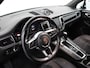 Porsche Macan 2.0 Apple carplay/android auto, Achteruitrijcamera, Rondomzicht camera, Cruise control, Dakspoiler, Rijstrooksensor, Warmtewerend glas Dit combineert sportiviteit, comfort en pure klasse in één indrukwekkende SUV. Met zijn stijlvolle uitstraling en hoogwaardige afwerking biedt deze Porsche een premium rijervaring.