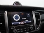 Porsche Macan 2.0 Apple carplay/android auto, Achteruitrijcamera, Rondomzicht camera, Cruise control, Dakspoiler, Rijstrooksensor, Warmtewerend glas Dit combineert sportiviteit, comfort en pure klasse in één indrukwekkende SUV. Met zijn stijlvolle uitstraling en hoogwaardige afwerking biedt deze Porsche een premium rijervaring.