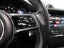 Porsche Macan 2.0 Apple carplay/android auto, Achteruitrijcamera, Rondomzicht camera, Cruise control, Dakspoiler, Rijstrooksensor, Warmtewerend glas Dit combineert sportiviteit, comfort en pure klasse in één indrukwekkende SUV. Met zijn stijlvolle uitstraling en hoogwaardige afwerking biedt deze Porsche een premium rijervaring.