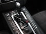 Porsche Macan 2.0 Apple carplay/android auto, Achteruitrijcamera, Rondomzicht camera, Cruise control, Dakspoiler, Rijstrooksensor, Warmtewerend glas Dit combineert sportiviteit, comfort en pure klasse in één indrukwekkende SUV. Met zijn stijlvolle uitstraling en hoogwaardige afwerking biedt deze Porsche een premium rijervaring.