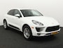 Porsche Macan 2.0 Apple carplay/android auto, Achteruitrijcamera, Rondomzicht camera, Cruise control, Dakspoiler, Rijstrooksensor, Warmtewerend glas Dit combineert sportiviteit, comfort en pure klasse in één indrukwekkende SUV. Met zijn stijlvolle uitstraling en hoogwaardige afwerking biedt deze Porsche een premium rijervaring.