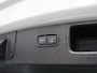 Porsche Macan 2.0 Apple carplay/android auto, Achteruitrijcamera, Rondomzicht camera, Cruise control, Dakspoiler, Rijstrooksensor, Warmtewerend glas Dit combineert sportiviteit, comfort en pure klasse in één indrukwekkende SUV. Met zijn stijlvolle uitstraling en hoogwaardige afwerking biedt deze Porsche een premium rijervaring.