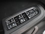 Porsche Macan 2.0 Apple carplay/android auto, Achteruitrijcamera, Rondomzicht camera, Cruise control, Dakspoiler, Rijstrooksensor, Warmtewerend glas Dit combineert sportiviteit, comfort en pure klasse in één indrukwekkende SUV. Met zijn stijlvolle uitstraling en hoogwaardige afwerking biedt deze Porsche een premium rijervaring.