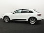 Porsche Macan 2.0 Apple carplay/android auto, Achteruitrijcamera, Rondomzicht camera, Cruise control, Dakspoiler, Rijstrooksensor, Warmtewerend glas Dit combineert sportiviteit, comfort en pure klasse in één indrukwekkende SUV. Met zijn stijlvolle uitstraling en hoogwaardige afwerking biedt deze Porsche een premium rijervaring.