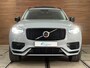 Volvo XC90 2.0 T8 Plug-in AWD Ultra Dark | Massage | Luchtvering | 22Inch | 7-Pers. | Pano |360°|H & K |Head-Up|Elektr Trekhaak