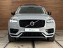 Volvo XC90 2.0 T8 Plug-in AWD Ultra Dark | Massage | Luchtvering | 22Inch | 7-Pers. | Pano |360°|H & K |Head-Up|Elektr Trekhaak