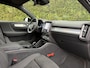 Volvo XC40 B4 Plus Black Edition | Pano dak | 360 camera | Trekhaak | Bliss | Keyless | Elektrische stoelen | Harman / kardon audio | Stuur en stoel verwarming | Cruise control |