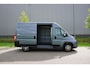 Fiat Ducato 35 2.2 MultiJet L2H2 in Nieuwstaat |Trekhaak |Camera |Dode-hoek sensoren |Cruise |Carplay |Android auto |3500 KG |1e eigenaar |Climate control |EURO6 |140 pk |Mooie camperbasis