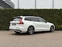 Volvo V60 B4 Plus Dark | Pano dak | Trekhaak | Bliss | Keyless | Elektrische stoelen | Cruise control |