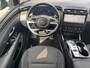 Hyundai Tucson 1.6 T-GDI PHEV Comfort Smart 4WD / 1.350 kg Afn. trekhaak / Dealer Onderhouden / Fabrieksgarantie tot 6-2029 / Accu SoH 89% / Elektrische klep / Stuur- en stoelverwarming / Navi / Apple Carplay Android / 19" LM wielen /