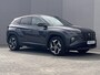 Hyundai Tucson 1.6 T-GDI PHEV Comfort Smart 4WD / 1.350 kg Afn. trekhaak / Dealer Onderhouden / Fabrieksgarantie tot 6-2029 / Accu SoH 89% / Elektrische klep / Stuur- en stoelverwarming / Navi / Apple Carplay Android / 19" LM wielen /