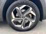 Hyundai Tucson 1.6 T-GDI PHEV Comfort Smart 4WD / 1.350 kg Afn. trekhaak / Dealer Onderhouden / Fabrieksgarantie tot 6-2029 / Accu SoH 89% / Elektrische klep / Stuur- en stoelverwarming / Navi / Apple Carplay Android / 19" LM wielen /