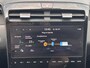Hyundai Tucson 1.6 T-GDI PHEV Comfort Smart 4WD / 1.350 kg Afn. trekhaak / Dealer Onderhouden / Fabrieksgarantie tot 6-2029 / Accu SoH 89% / Elektrische klep / Stuur- en stoelverwarming / Navi / Apple Carplay Android / 19" LM wielen /