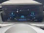 Hyundai Tucson 1.6 T-GDI PHEV Comfort Smart 4WD / 1.350 kg Afn. trekhaak / Dealer Onderhouden / Fabrieksgarantie tot 6-2029 / Accu SoH 89% / Elektrische klep / Stuur- en stoelverwarming / Navi / Apple Carplay Android / 19" LM wielen /