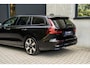 Volvo V60 T8 Ultra Dark B&W 360c Pano HUD Massage ACC 19''