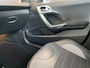 Peugeot 2008 1.2 PureTech Blue Lease Allure,Automaat,Navigatie,Parkeerassistent,Panoramadak,Climate&Cruisecontrol,Spraakbediening,Halfleder/Stof,Dakrail,16 Inch Lmv