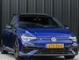 Volkswagen Golf 2.0 TSI R 4Motion | Panoramadak | Akrapovic | Harman/Kardon | Performance Pack | HUD | Camera | Stoelverwarming + Ventilatie | Carbon Interieur | Memory Seat | Ambiance Interieur | ACC |
