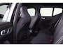 Volvo XC40 Recharge Core 70 kWh - Parkeercamera achter - Parkeersensoren voor & achter - Apple Carplay & Android Auto - Draadloze tel. lader - Cruise Control - Inklapbare trekhaak - 19' LMV