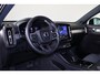 Volvo XC40 B4 Plus Dark - IntelliSafe Assist & Surround - Harman/Kardon audio - Parkeercamera achter - Verwarmde voorstoelen & stuur - Parkeersensoren voor & achter - Elektr. bedienb. voorstoelen met geheugen links - Extra getint glas - Inklapbare trekhaak - 19' LMV