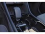 Volvo XC40 B4 Plus Dark - IntelliSafe Assist & Surround - Harman/Kardon audio - Parkeercamera achter - Verwarmde voorstoelen & stuur - Parkeersensoren voor & achter - Elektr. bedienb. voorstoelen met geheugen links - Extra getint glas - Inklapbare trekhaak - 19' LMV