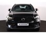 Volvo XC40 B4 Plus Dark - IntelliSafe Assist & Surround - Harman/Kardon audio - Parkeercamera achter - Verwarmde voorstoelen & stuur - Parkeersensoren voor & achter - Elektr. bedienb. voorstoelen met geheugen links - Extra getint glas - Inklapbare trekhaak - 19' LMV