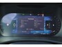 Volvo XC40 B4 Plus Dark - IntelliSafe Assist & Surround - Harman/Kardon audio - Parkeercamera achter - Verwarmde voorstoelen & stuur - Parkeersensoren voor & achter - Elektr. bedienb. voorstoelen met geheugen links - Extra getint glas - Inklapbare trekhaak - 19' LMV