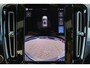 Volvo XC40 B4 Plus Dark - IntelliSafe Assist & Surround - Harman/Kardon audio - Parkeercamera achter - Verwarmde voorstoelen & stuur - Parkeersensoren voor & achter - Elektr. bedienb. voorstoelen met geheugen links - Extra getint glas - Inklapbare trekhaak - 19' LMV